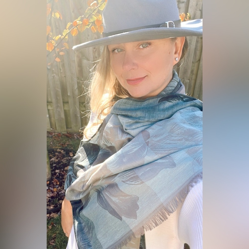 Silver & blue scarf/shawl. B17
